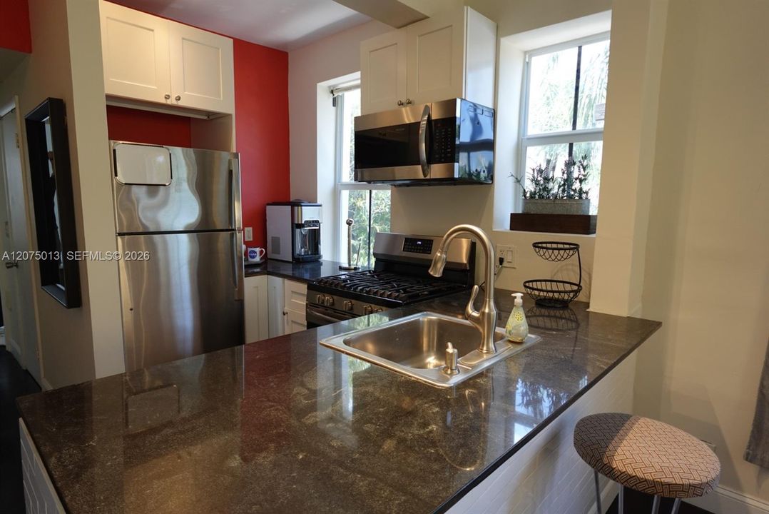 For Rent: $3,000 (2 beds, 2 baths, 730 Square Feet)