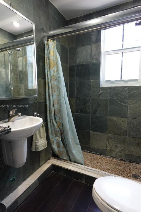 For Rent: $3,000 (2 beds, 2 baths, 730 Square Feet)
