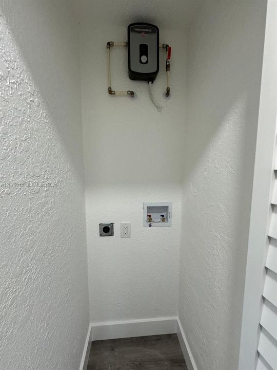 For Rent: $2,000 (2 beds, 1 baths, 628 Square Feet)