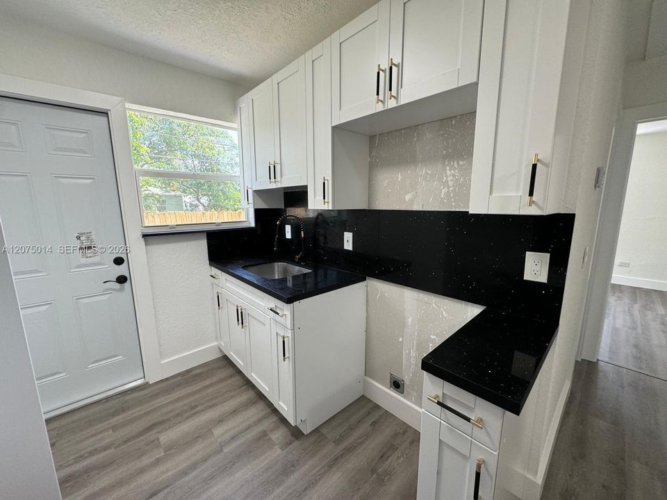 For Rent: $2,000 (2 beds, 1 baths, 628 Square Feet)