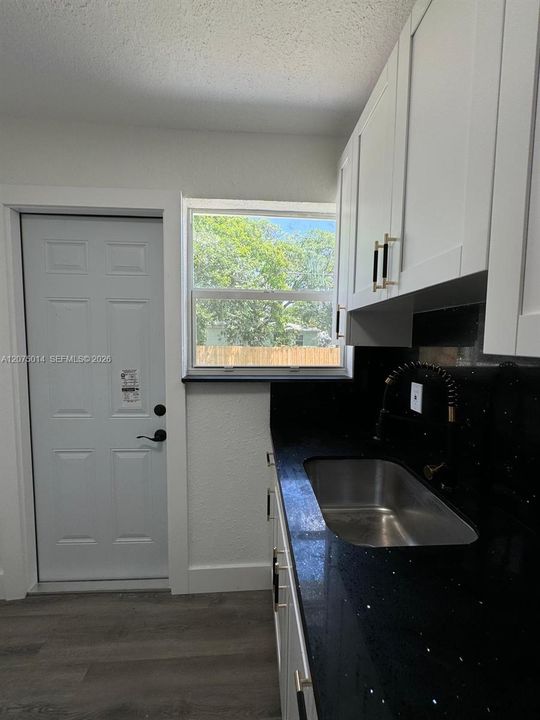 For Rent: $2,000 (2 beds, 1 baths, 628 Square Feet)