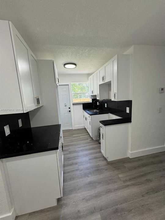 For Rent: $2,000 (2 beds, 1 baths, 628 Square Feet)