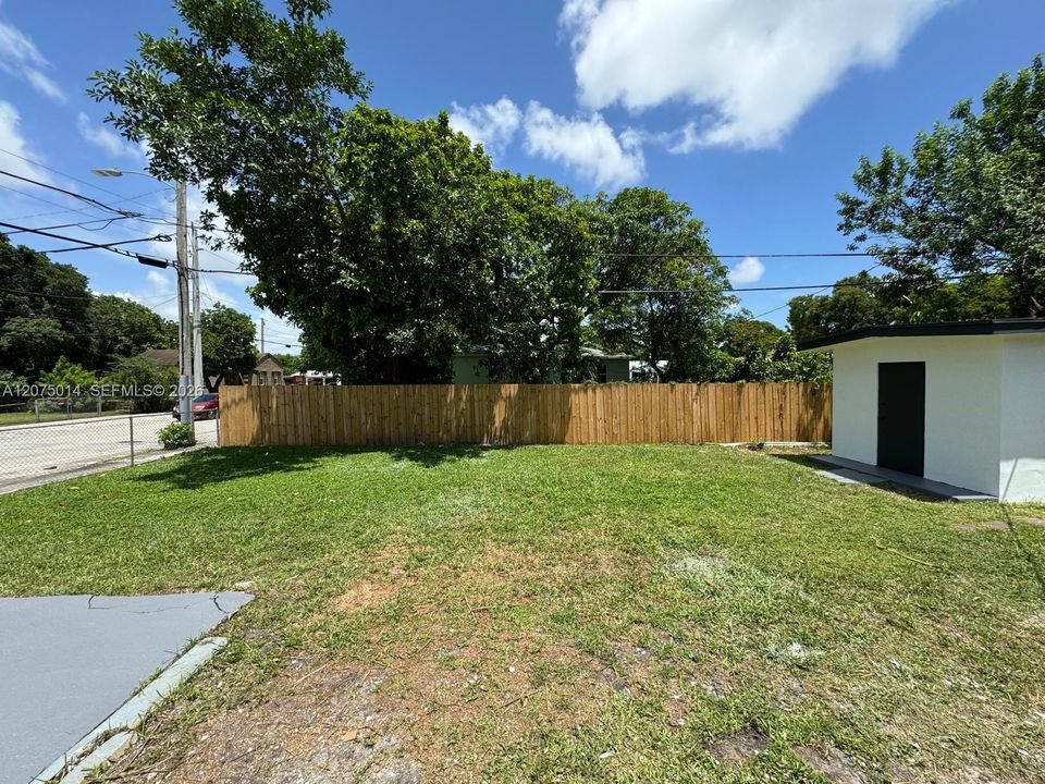 For Rent: $2,000 (2 beds, 1 baths, 628 Square Feet)