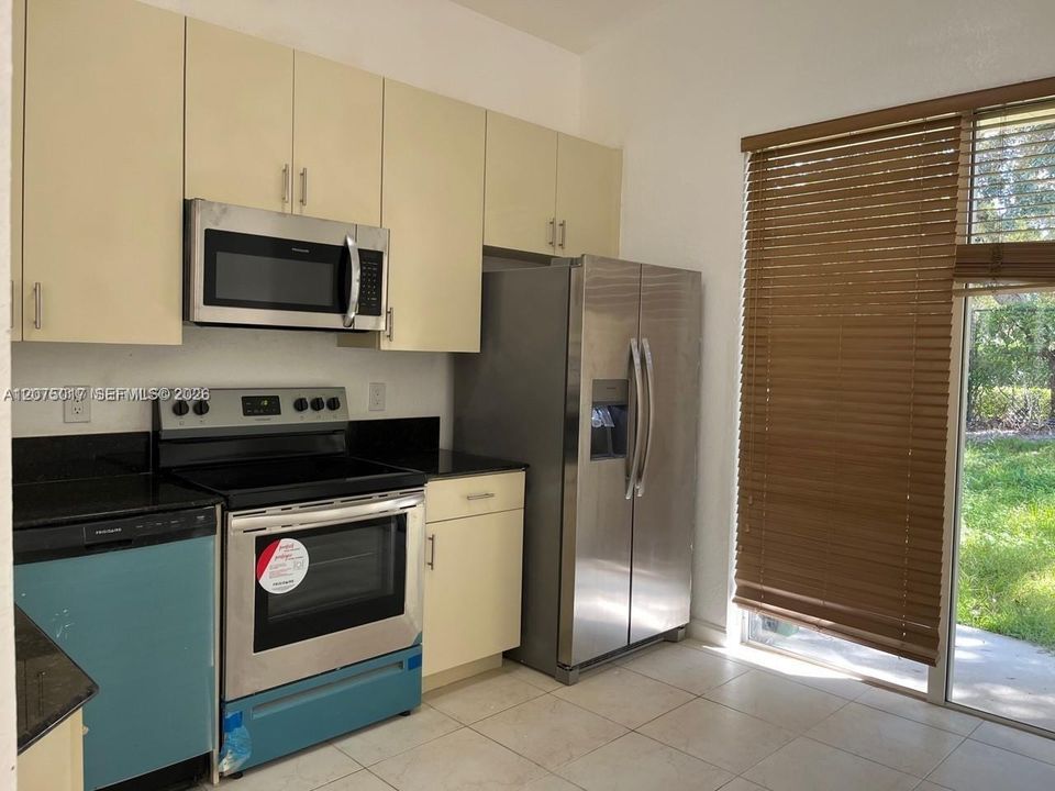 В аренду: $3,000 (3 спален, 2 ванн, 1250 Квадратных фут)
