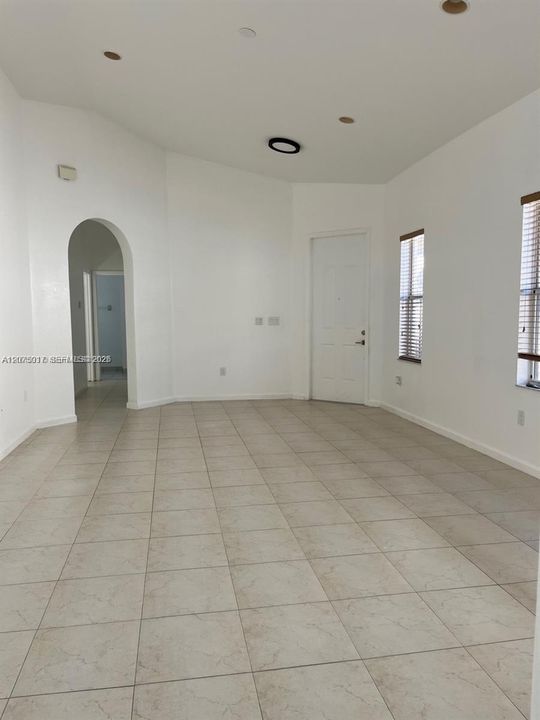 В аренду: $3,000 (3 спален, 2 ванн, 1250 Квадратных фут)