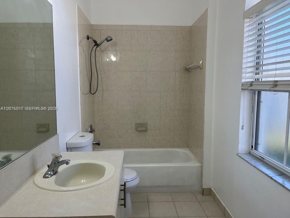 В аренду: $3,000 (3 спален, 2 ванн, 1250 Квадратных фут)