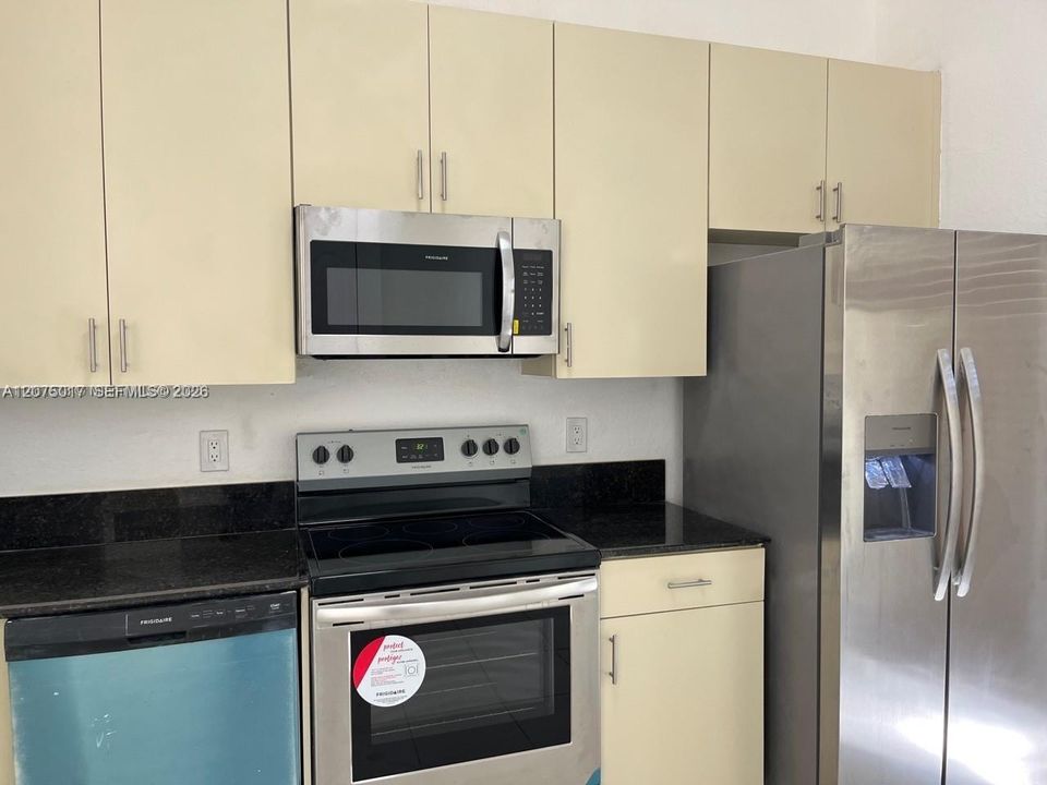 В аренду: $3,000 (3 спален, 2 ванн, 1250 Квадратных фут)