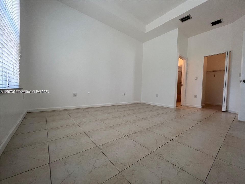 В аренду: $3,000 (3 спален, 2 ванн, 1250 Квадратных фут)