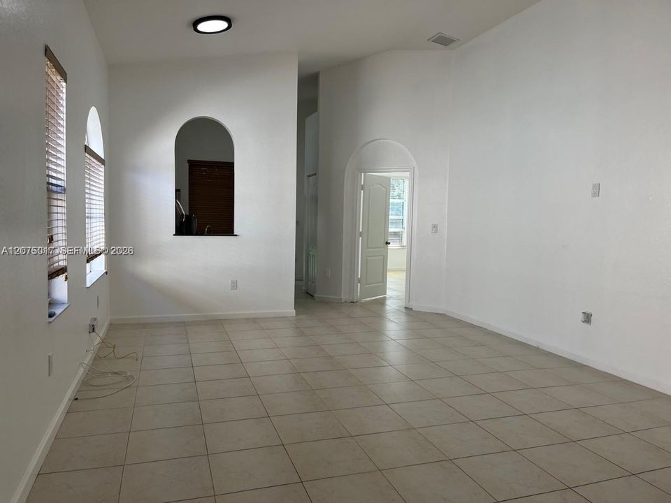 В аренду: $3,000 (3 спален, 2 ванн, 1250 Квадратных фут)