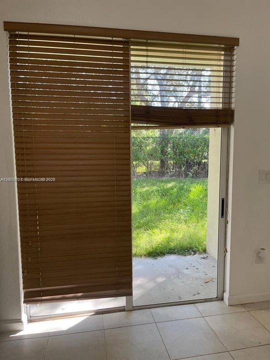 В аренду: $3,000 (3 спален, 2 ванн, 1250 Квадратных фут)