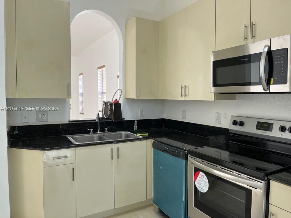 В аренду: $3,000 (3 спален, 2 ванн, 1250 Квадратных фут)