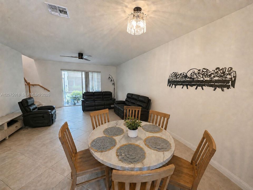 На продажу: $369,990 (3 спален, 2 ванн, 1791 Квадратных фут)