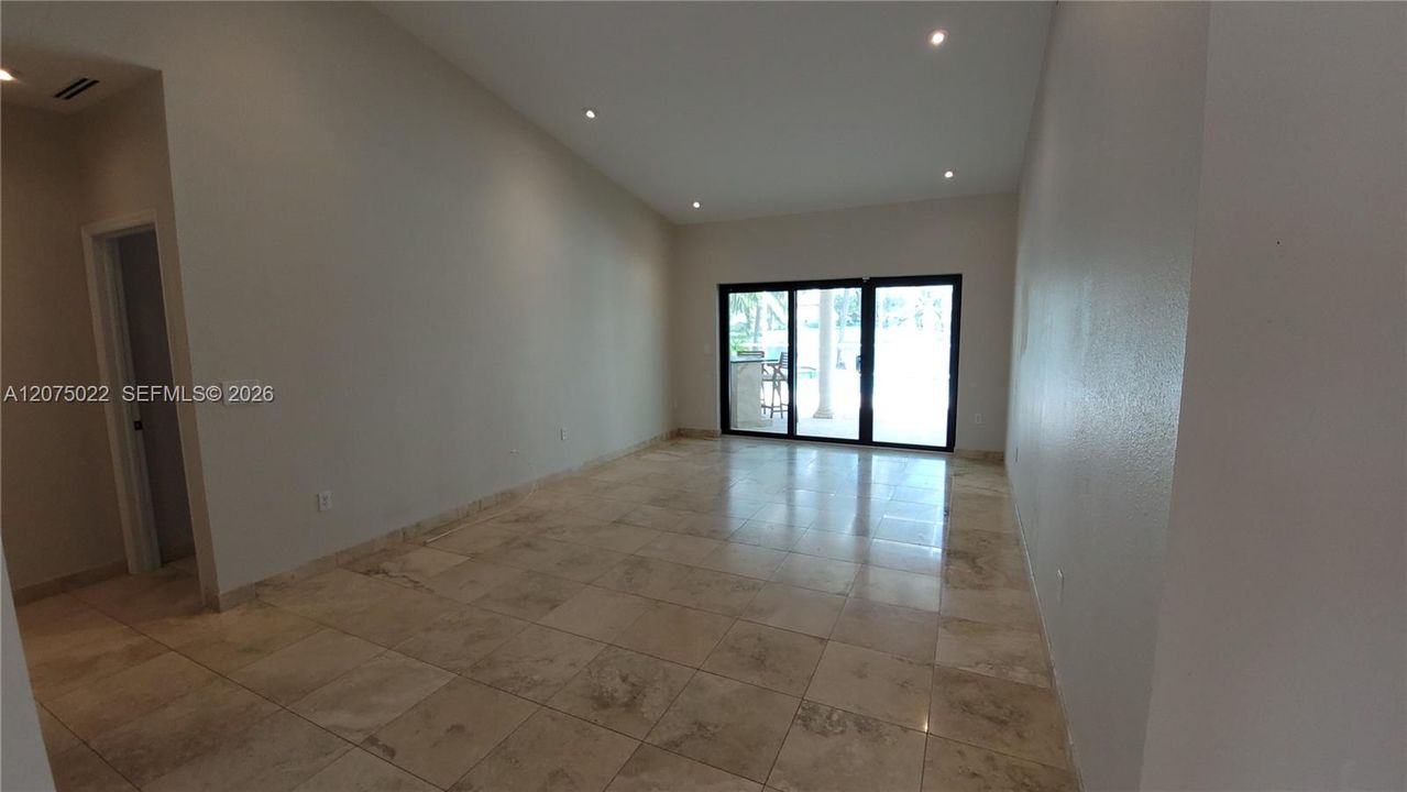 В аренду: $4,600 (4 спален, 2 ванн, 2078 Квадратных фут)
