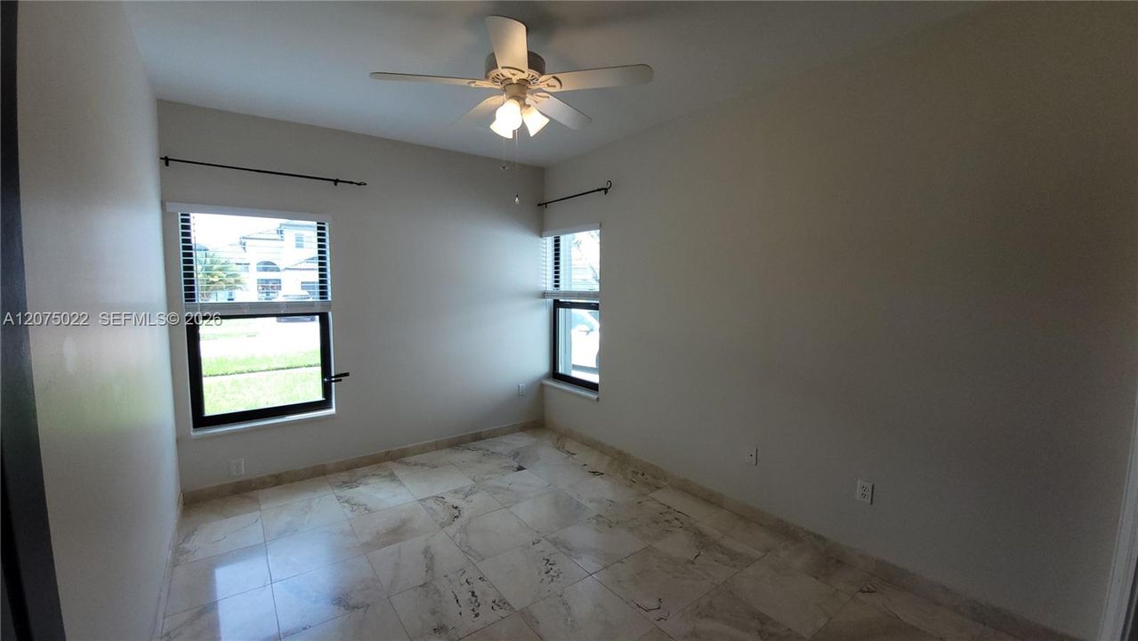 В аренду: $4,600 (4 спален, 2 ванн, 2078 Квадратных фут)