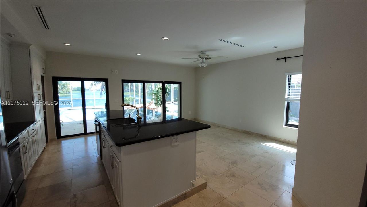 В аренду: $4,600 (4 спален, 2 ванн, 2078 Квадратных фут)