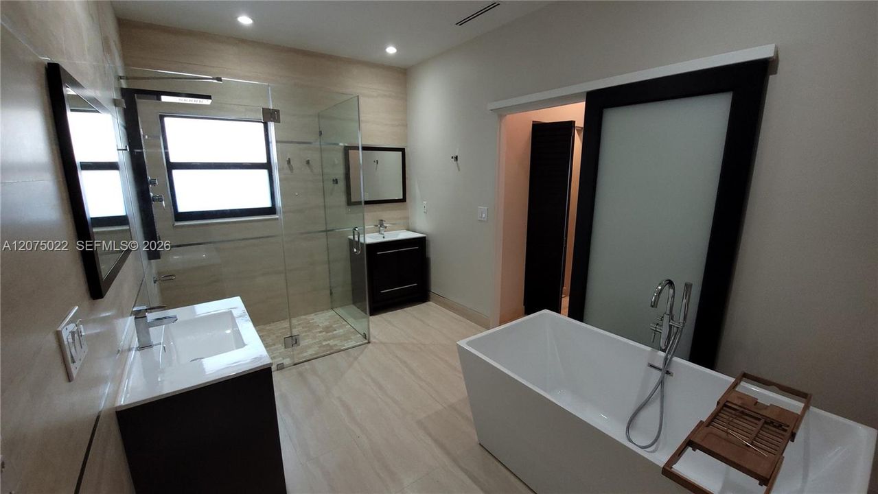 В аренду: $4,600 (4 спален, 2 ванн, 2078 Квадратных фут)
