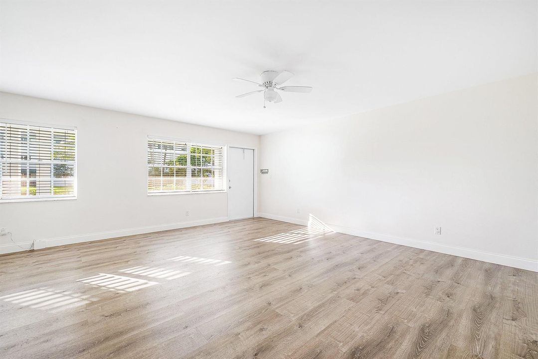 015-2455Northeast51stStreet-E102-FortLau