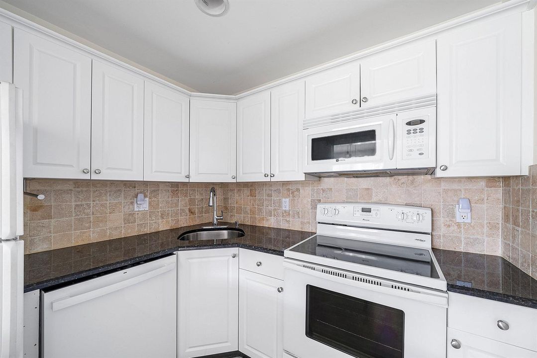 007-2455Northeast51stStreet-E102-FortLau