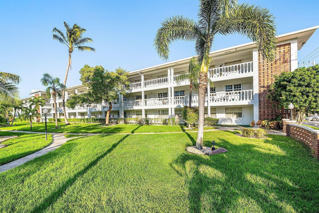 001-2455Northeast51stStreet-E102-FortLau