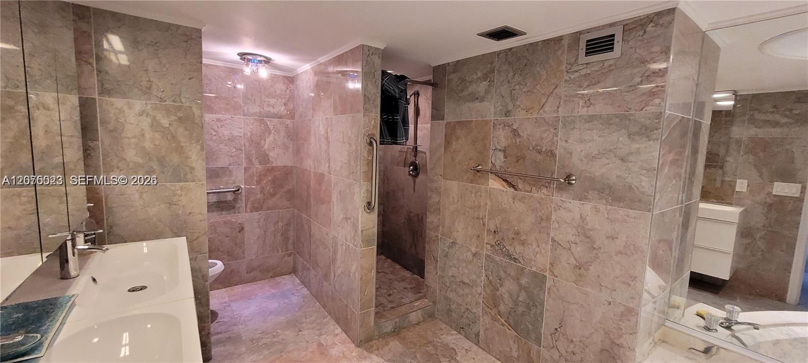 For Sale: $259,000 (1 beds, 2 baths, 1300 Square Feet)