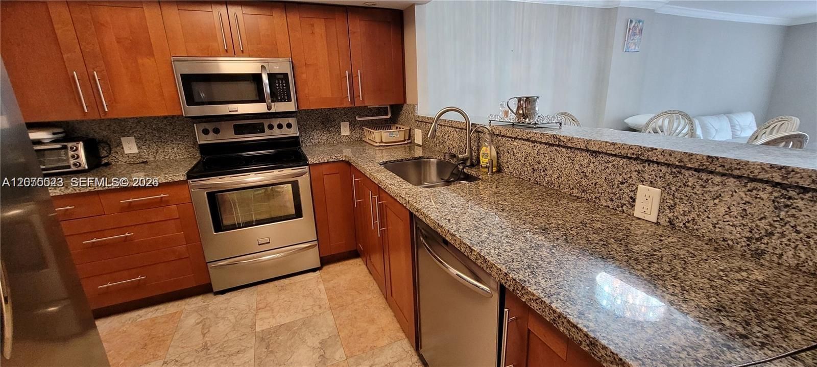 For Sale: $259,000 (1 beds, 2 baths, 1300 Square Feet)