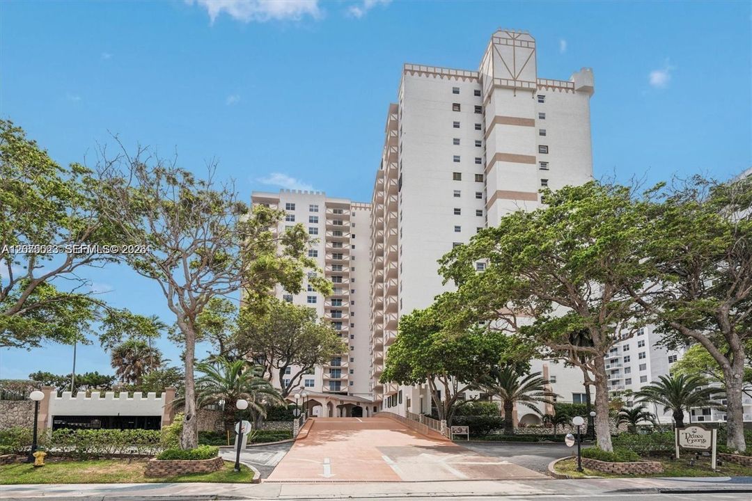 For Sale: $259,000 (1 beds, 2 baths, 1300 Square Feet)