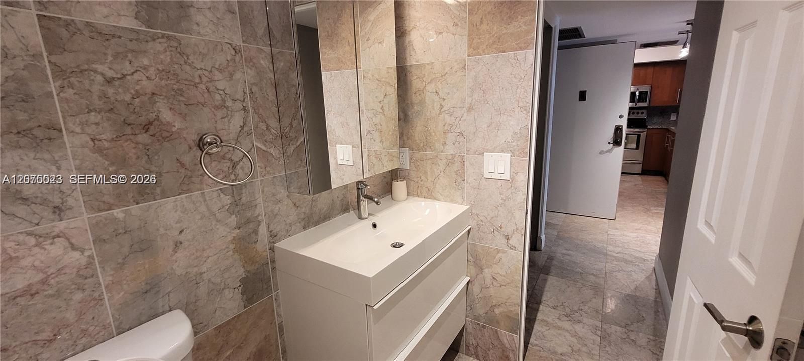 For Sale: $259,000 (1 beds, 2 baths, 1300 Square Feet)
