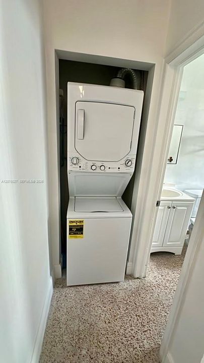 For Rent: $2,300 (2 beds, 2 baths, 739 Square Feet)
