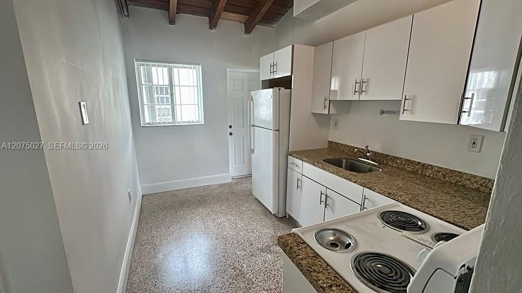 For Rent: $2,300 (2 beds, 2 baths, 739 Square Feet)