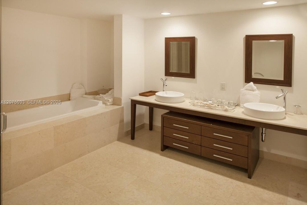 For Rent: $5,900 (2 beds, 2 baths, 1313 Square Feet)