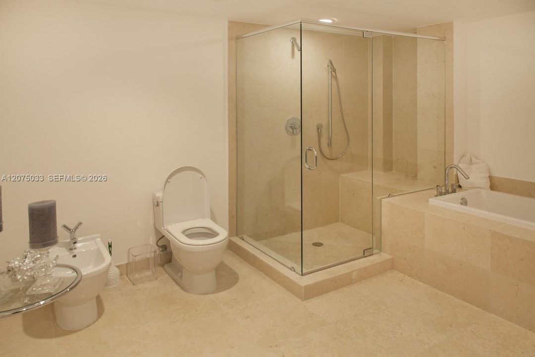 For Rent: $5,900 (2 beds, 2 baths, 1313 Square Feet)