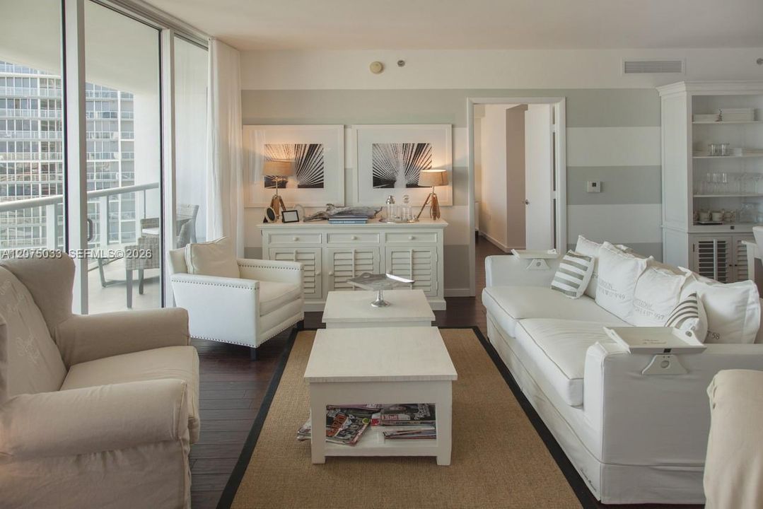 For Rent: $5,900 (2 beds, 2 baths, 1313 Square Feet)