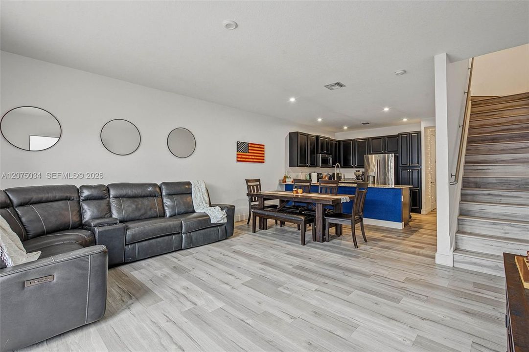 For Rent: $3,000 (3 beds, 2 baths, 1530 Square Feet)