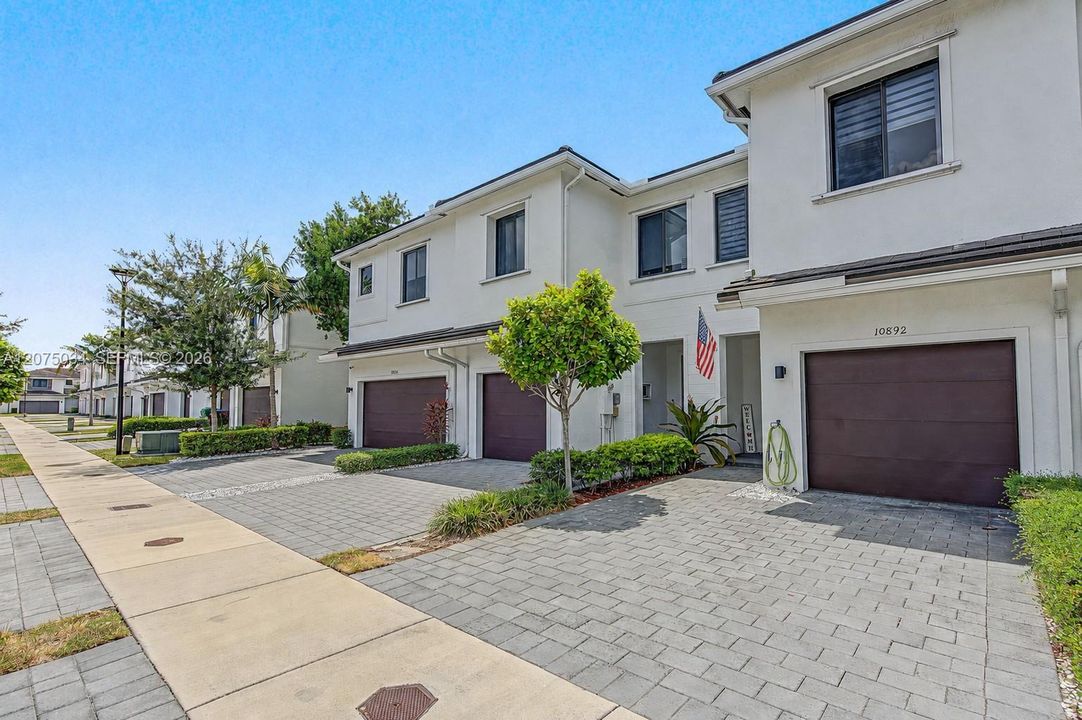 For Rent: $3,000 (3 beds, 2 baths, 1530 Square Feet)