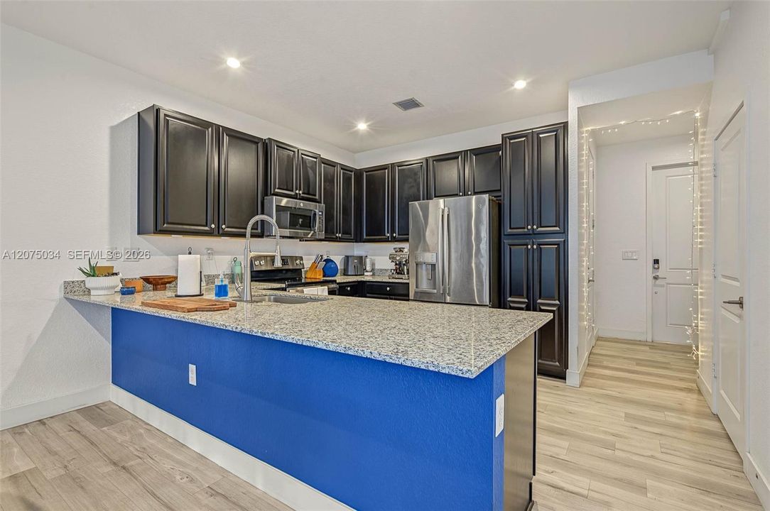 For Rent: $3,000 (3 beds, 2 baths, 1530 Square Feet)