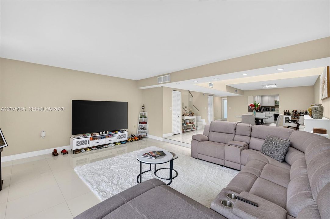 For Sale: $1,499,000 (3 beds, 2 baths, 2265 Square Feet)