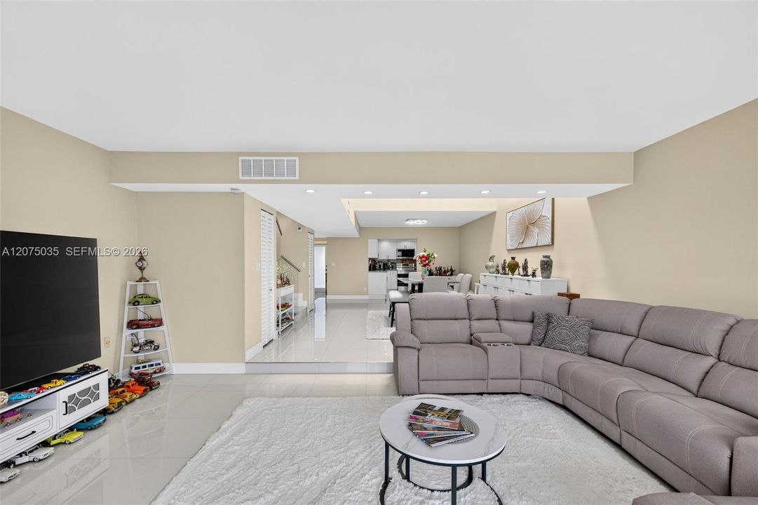 For Sale: $1,499,000 (3 beds, 2 baths, 2265 Square Feet)
