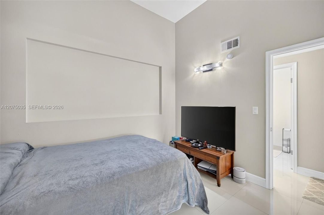 For Sale: $1,499,000 (3 beds, 2 baths, 2265 Square Feet)