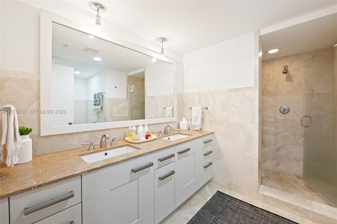 For Rent: $4,500 (1 beds, 2 baths, 1092 Square Feet)