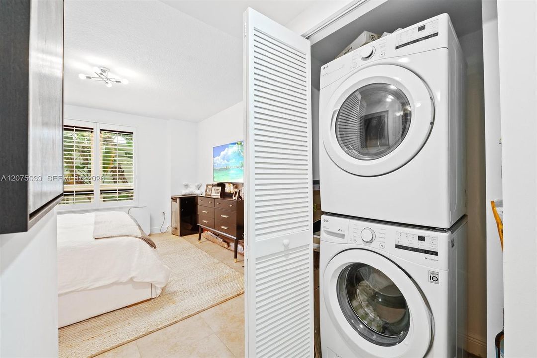 For Rent: $4,500 (1 beds, 2 baths, 1092 Square Feet)