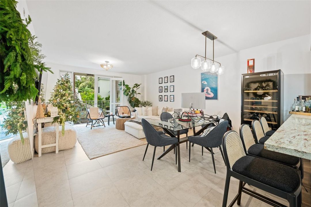 For Rent: $4,500 (1 beds, 2 baths, 1092 Square Feet)