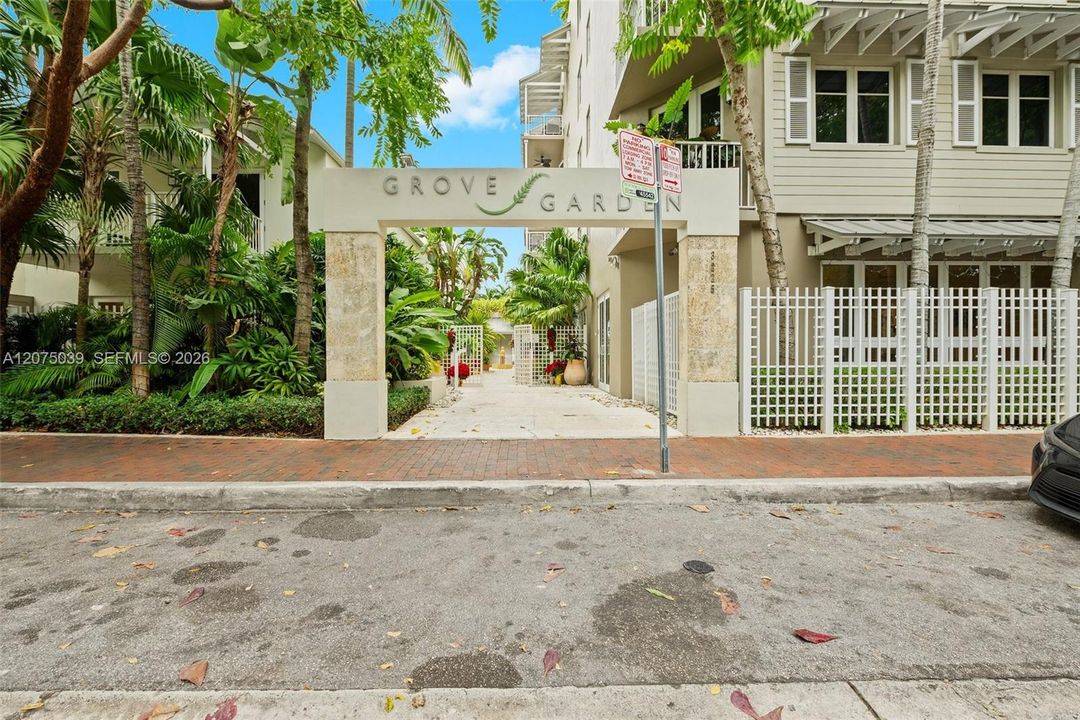 For Rent: $4,500 (1 beds, 2 baths, 1092 Square Feet)