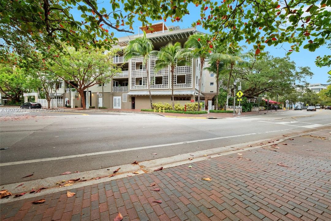 For Rent: $4,500 (1 beds, 2 baths, 1092 Square Feet)