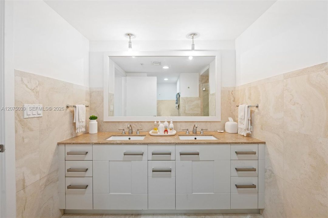 For Rent: $4,500 (1 beds, 2 baths, 1092 Square Feet)