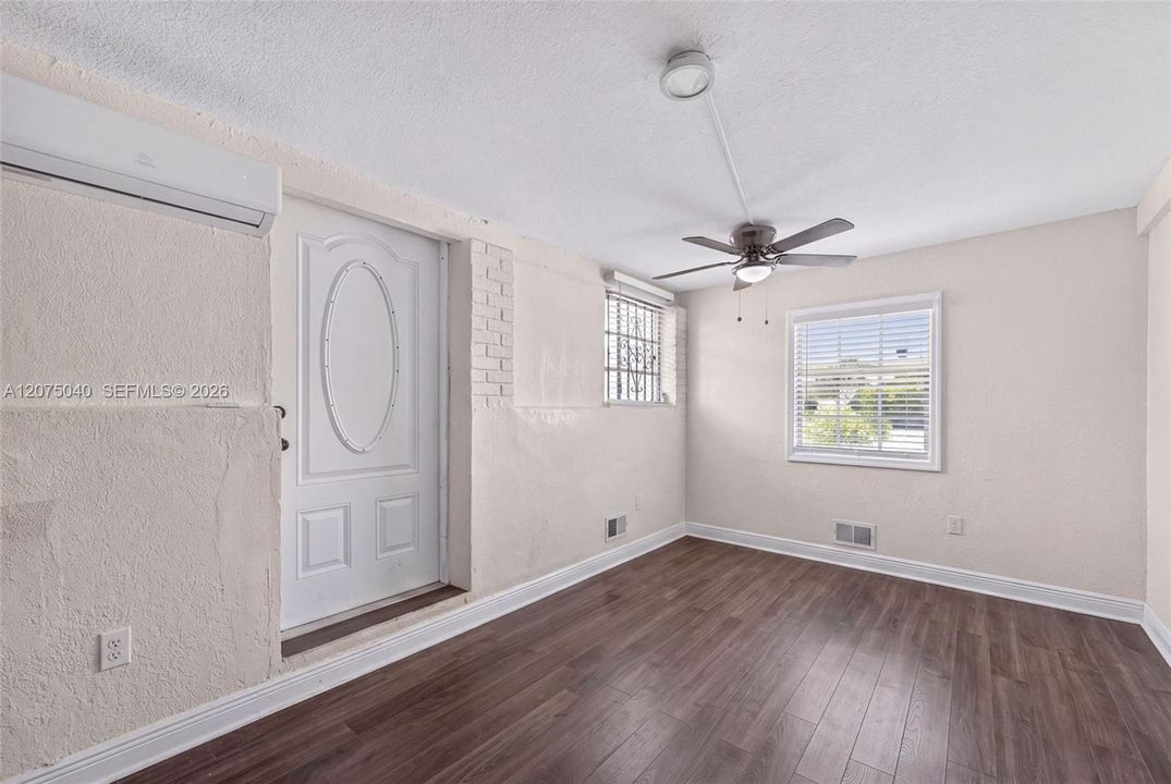 For Sale: $475,000 (3 beds, 2 baths, 1272 Square Feet)