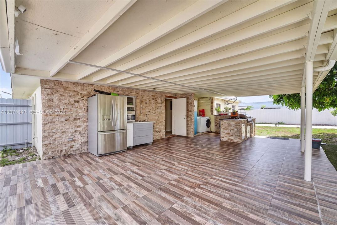 For Sale: $475,000 (3 beds, 2 baths, 1272 Square Feet)