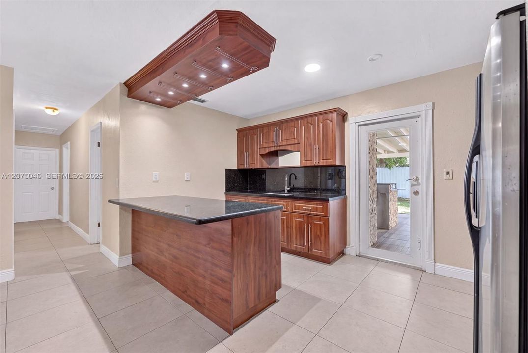 For Sale: $475,000 (3 beds, 2 baths, 1272 Square Feet)