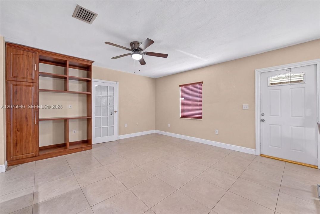 For Sale: $475,000 (3 beds, 2 baths, 1272 Square Feet)
