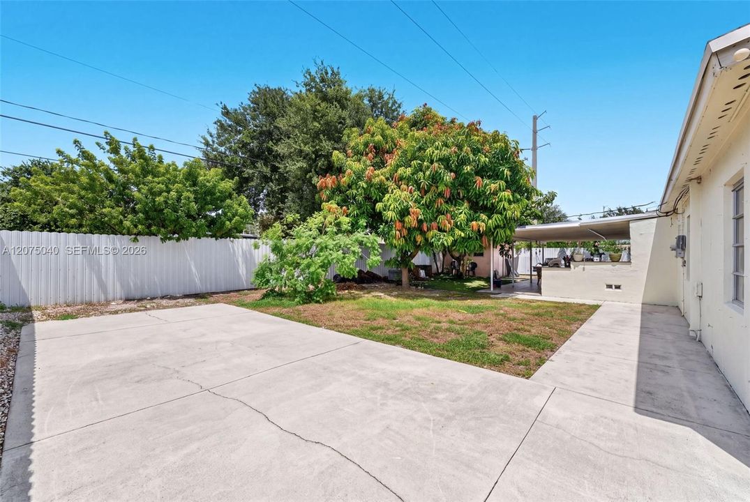 For Sale: $475,000 (3 beds, 2 baths, 1272 Square Feet)