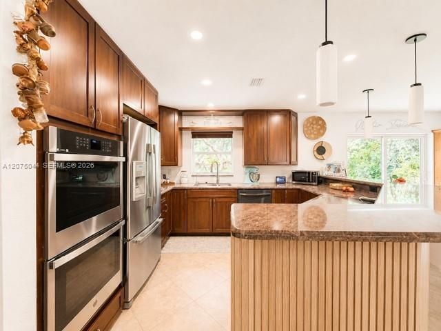 For Rent: $4,450 (3 beds, 2 baths, 1425 Square Feet)